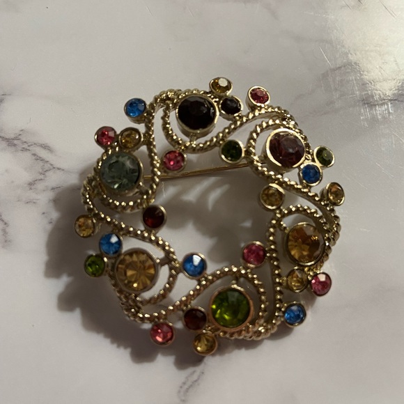 Vintage Wreath Brooch - Picture 6 of 6